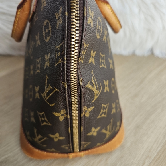 SOLD 🔥🔥Authentic Louis Vuitton Alma PM - Picture 5 of 17